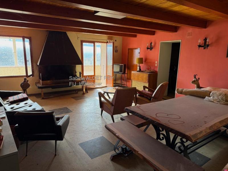 Maison - 250 m² - 6 pièces