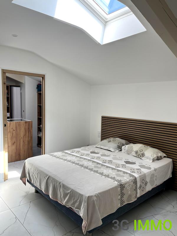 Maison - 244 m² - 9 pièces