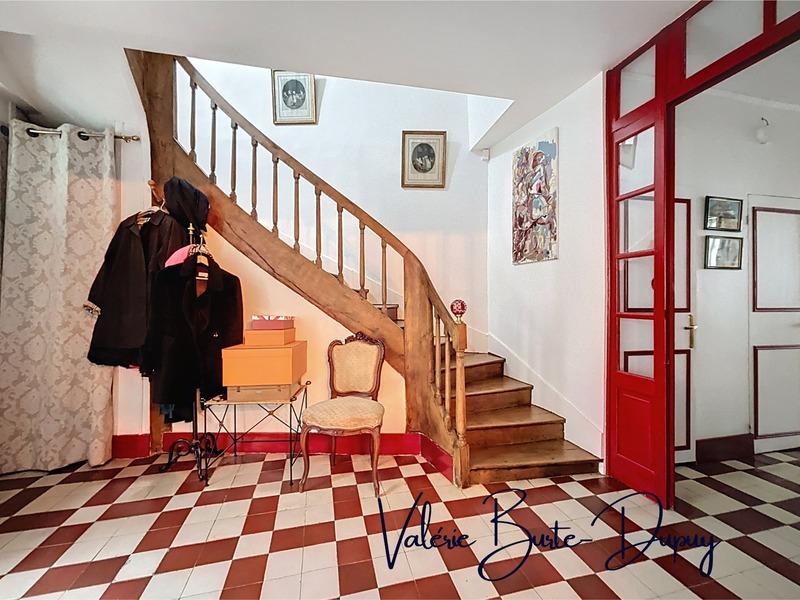 Maison - 214 m² - 7 pièces