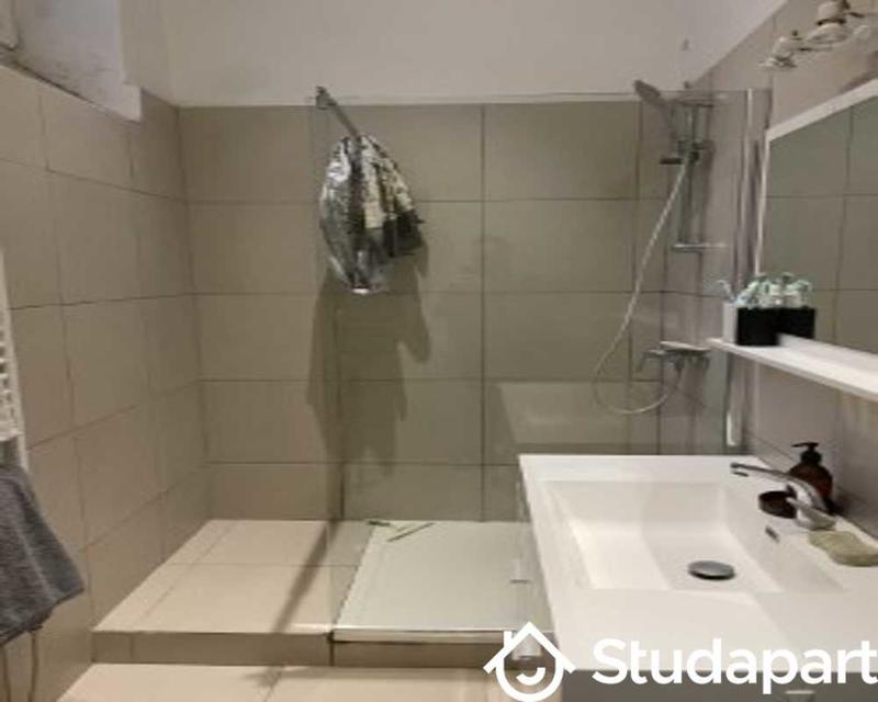 Chambre - 120 m² - 1 pièce