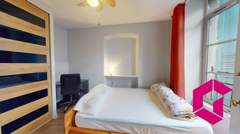 Appartement - 100 m² - 5 pièces