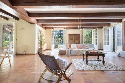 Maison - 300 m² - 11 pièces