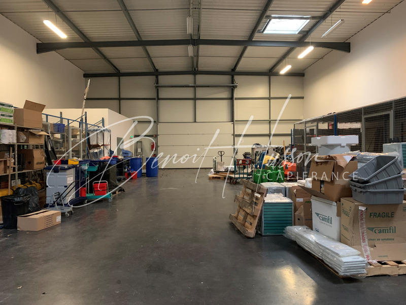 Local commercial - 1 203 m²