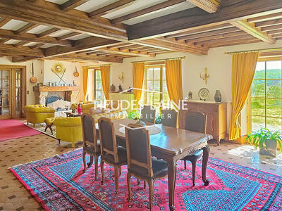 Maison - 310 m² - 11 pièces