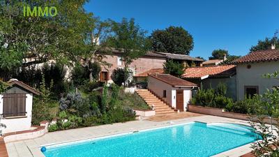 Propriété - 305 m² - 15 pièces