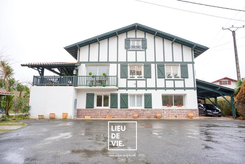 Maison ancienne - 210 m² - 8 pièces