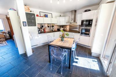 Appartement - 81 m² - 3 pièces