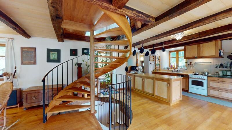 Maison - 305 m² - 10 pièces