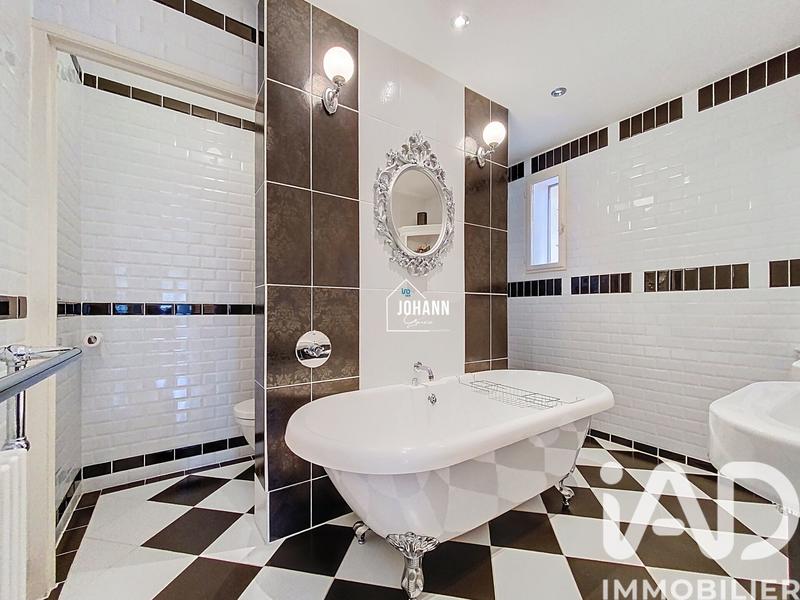 Maison - 315 m² - 10 pièces