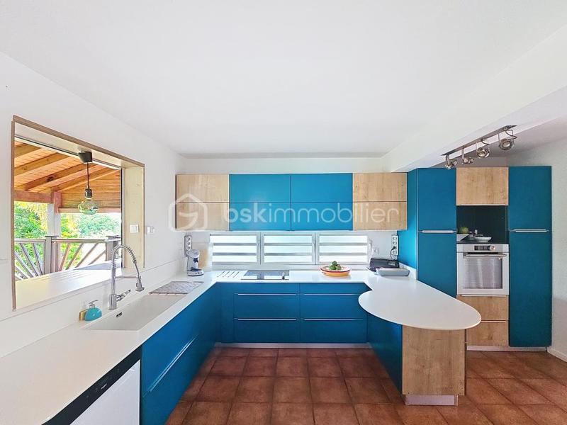 Propriété - 211 m² - 9 pièces