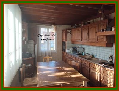 Propriété - 210 m² - 9 pièces