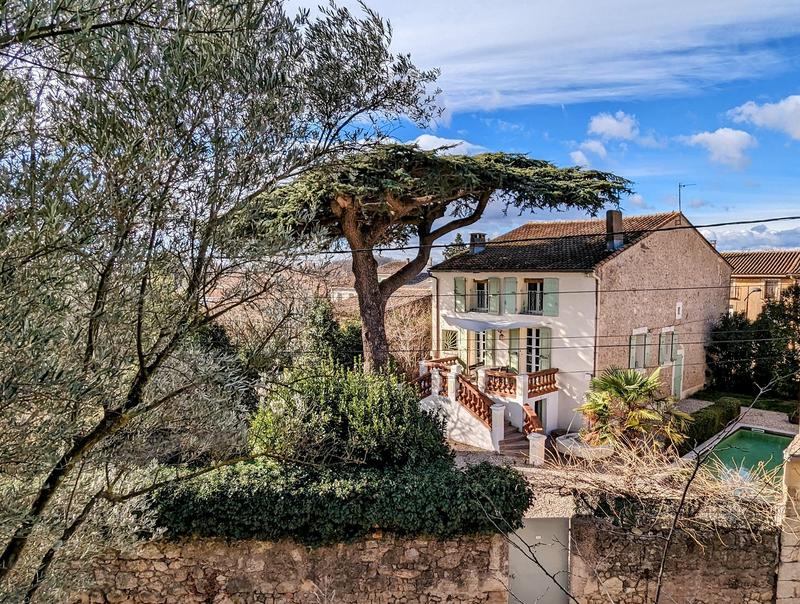 Maison - 250 m² - 8 pièces