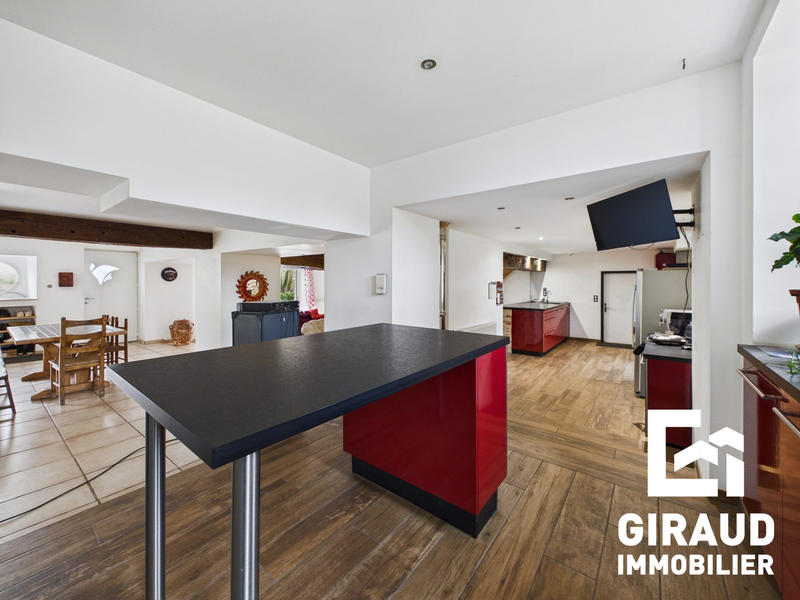 Maison ancienne - 247 m² - 6 pièces