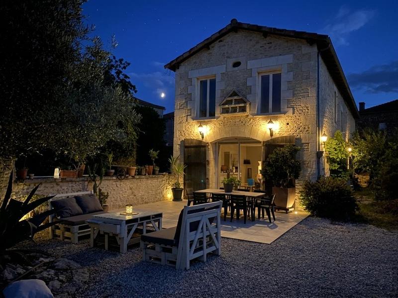 Maison en pierre - 180 m² - 7 pièces