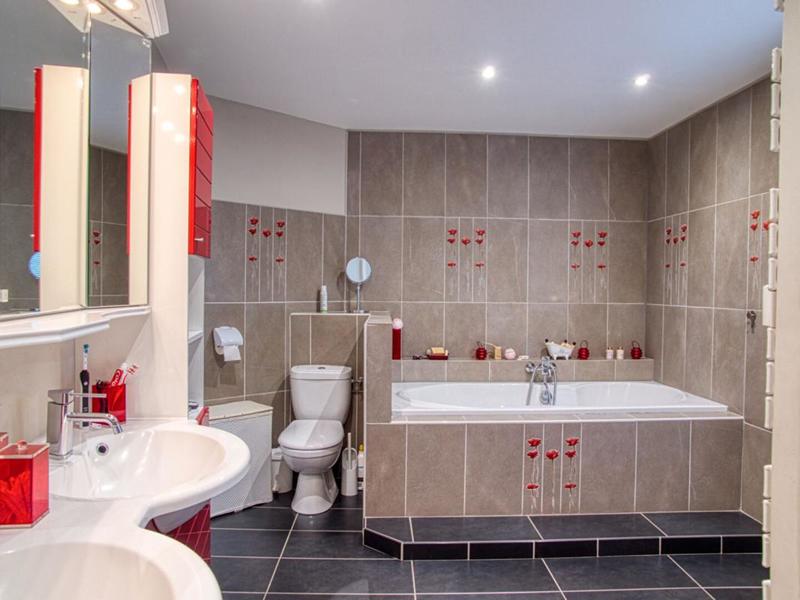 Maison - 287 m² - 10 pièces