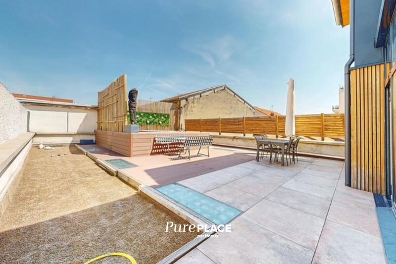 Maison - 250 m² - 7 pièces