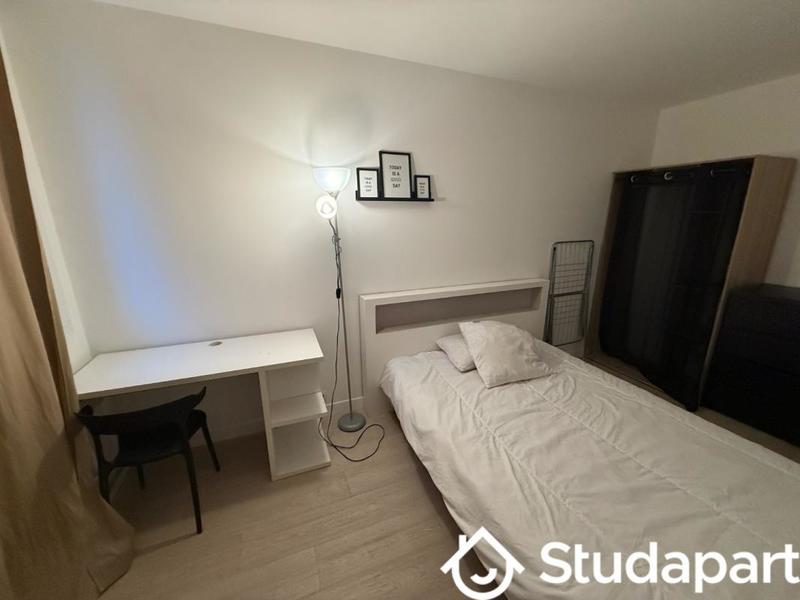 Chambre - 12 m² - 1 pièce