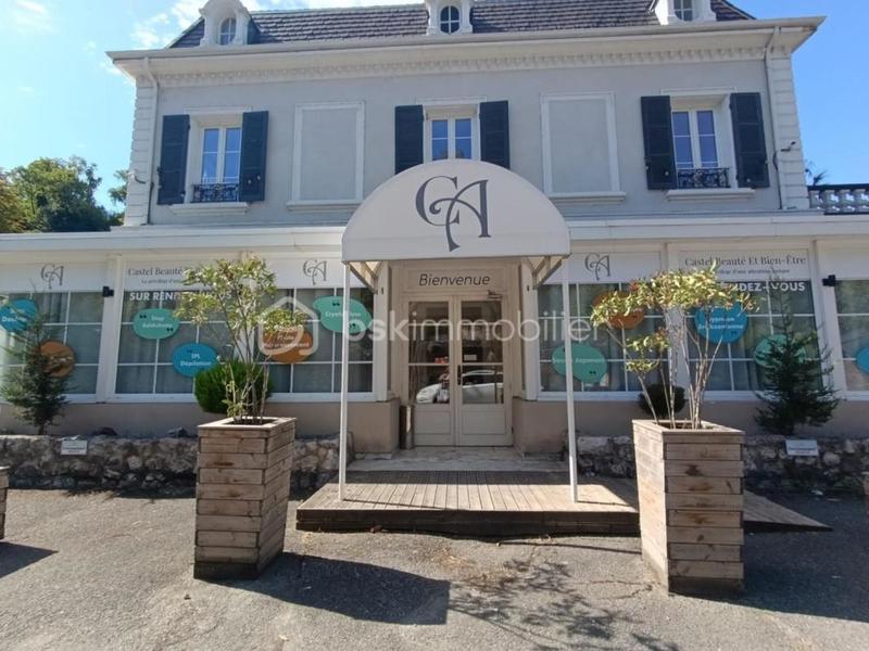 Local commercial - 226 m² - 10 pièces