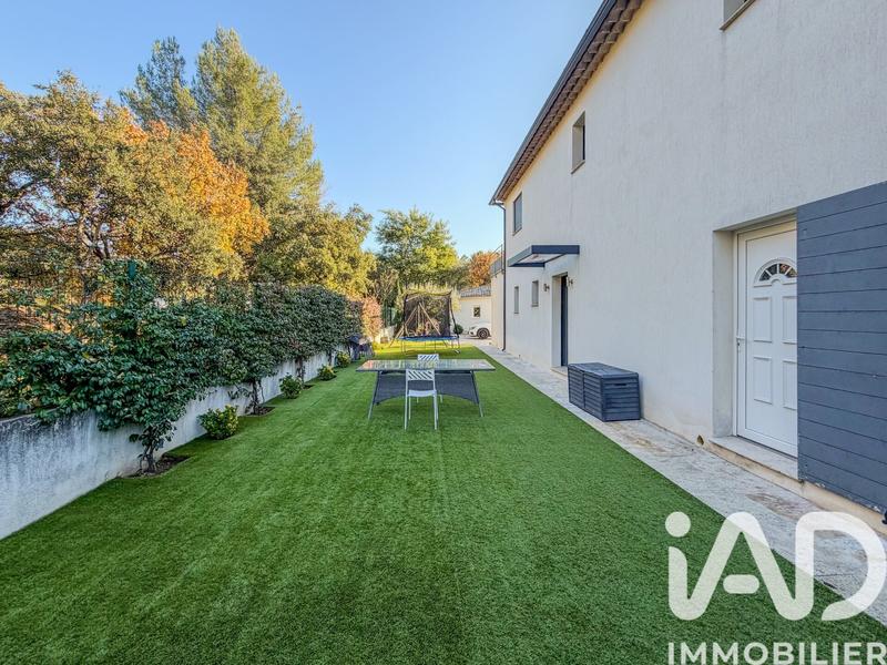 Maison - 285 m² - 10 pièces