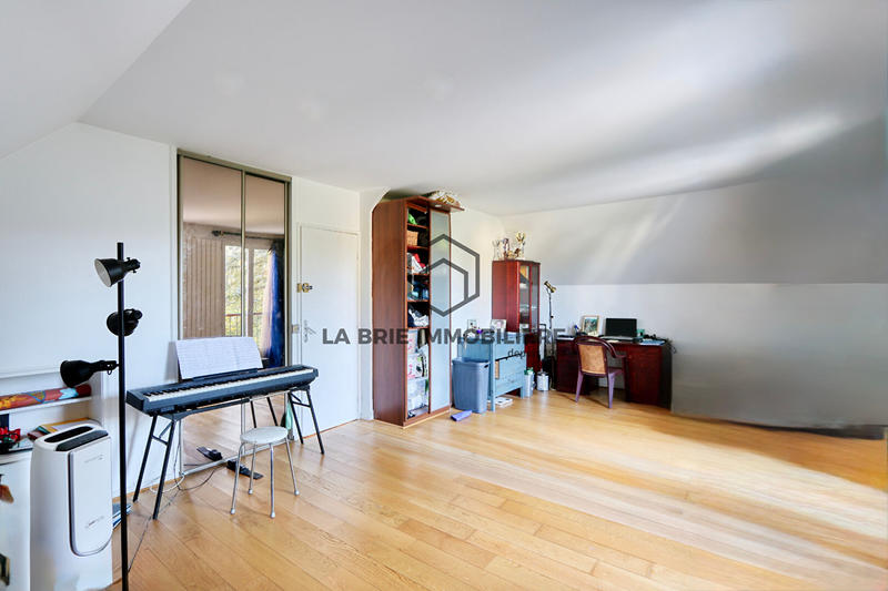 Maison - 177 m² - 7 pièces