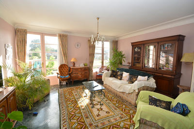 Maison - 214 m² - 8 pièces