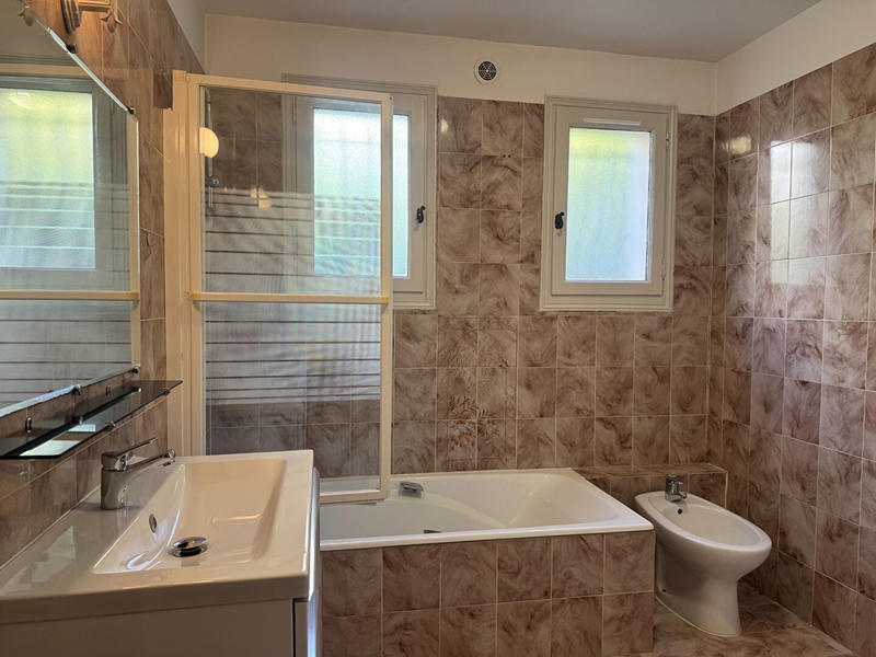 Maison - 202 m² - 7 pièces