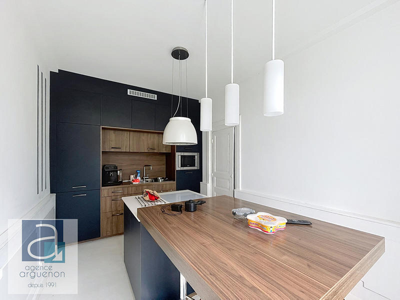 Maison - 220 m² - 7 pièces