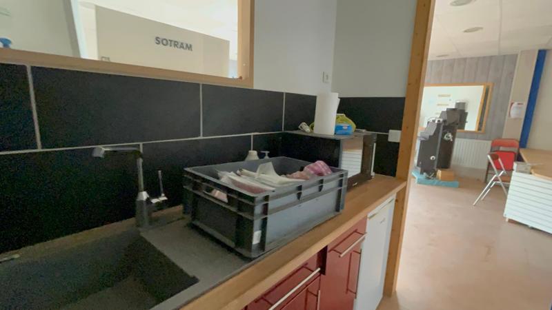 Local commercial - 1 083 m² - 8 pièces