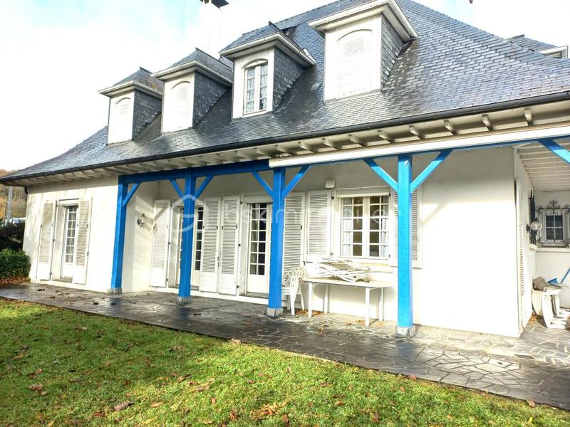 Maison traditionnelle - 316 m² - 11 pièces