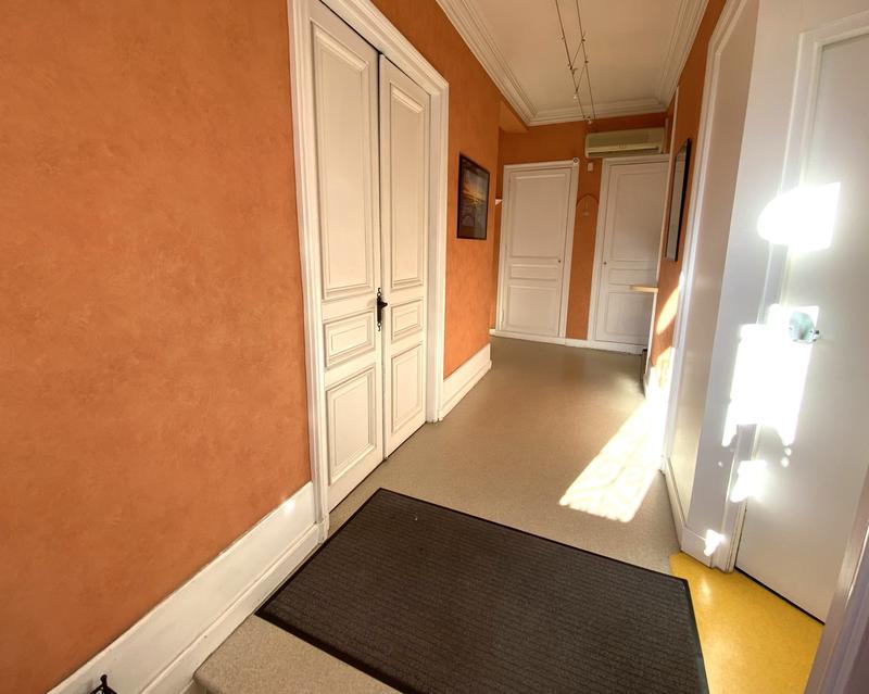 Maison traditionnelle - 232 m² - 8 pièces