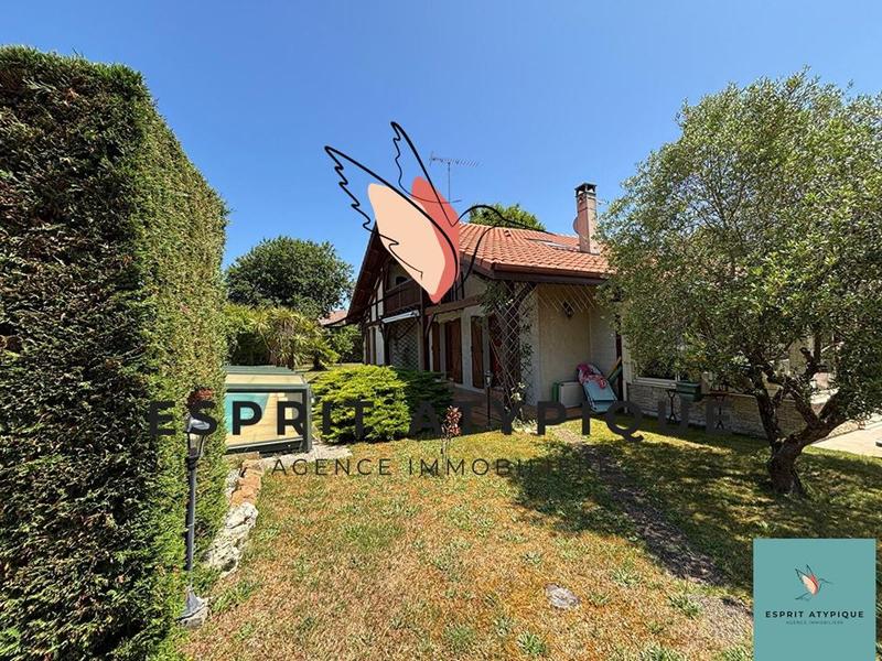 Maison traditionnelle - 159 m² - 8 pièces