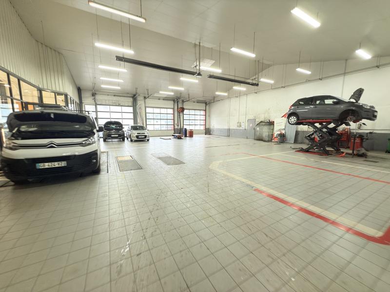 Local commercial - 2 654 m² - 10 pièces