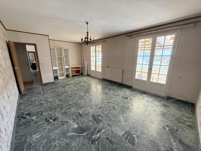 Maison - 264 m² - 15 pièces