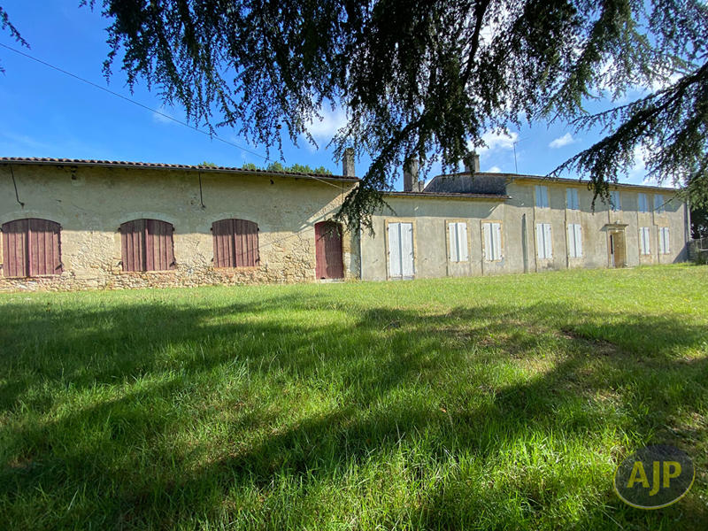 Maison - 420 m² - 8 pièces