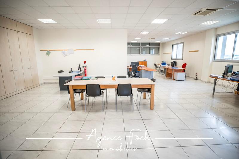 Local d'activités - 384 m² - 3 pièces