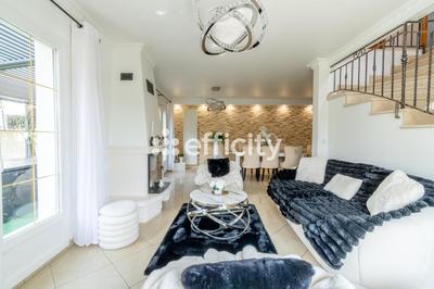 Pavillon - 140 m² - 7 pièces