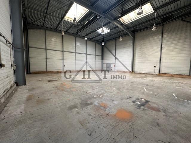 Entrepôt - 2 816 m²