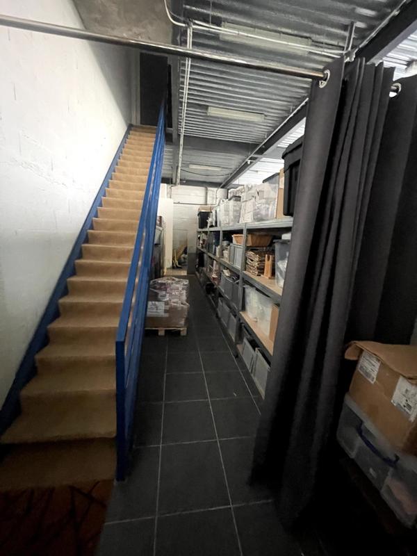 Local commercial - 234 m² - 2 pièces