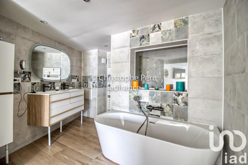 Maison - 244 m² - 7 pièces