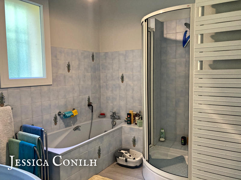 Maison - 245 m² - 11 pièces