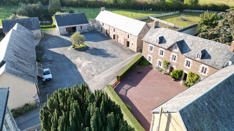 Maison - 231 m² - 7 pièces