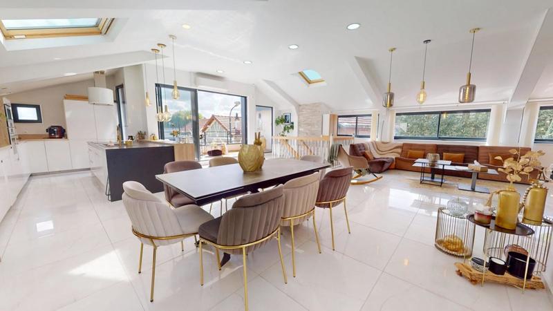 Maison - 291 m² - 9 pièces