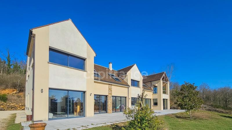 Demeure - 696 m² - 21 pièces