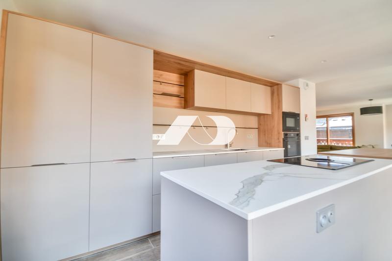 Appartement - 151 m² - 6 pièces