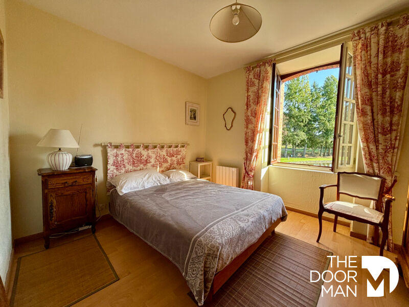 Propriété - 150 m² - 8 pièces