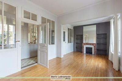 Maison - 206 m² - 7 pièces