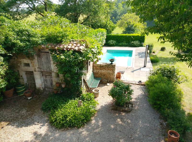 Maison - 240 m² - 9 pièces