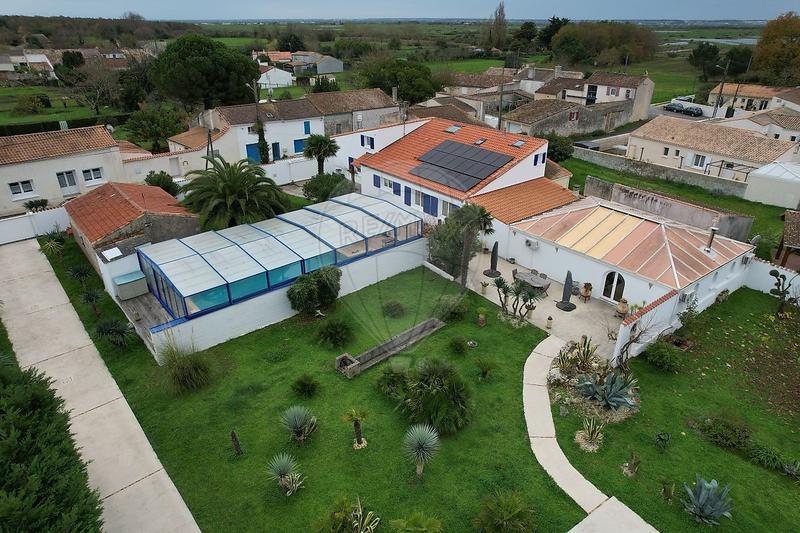 Propriété - 325 m² - 6 pièces