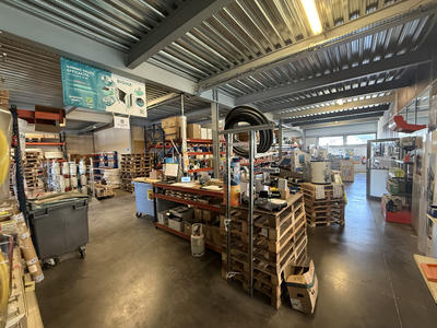 Local d'activités - 376 m²