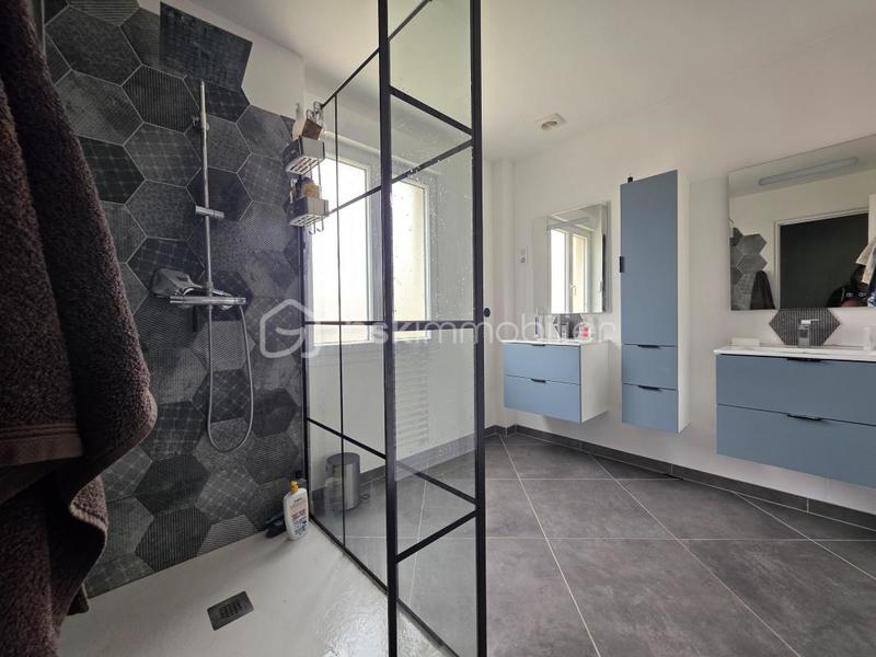 Maison traditionnelle - 165 m² - 7 pièces